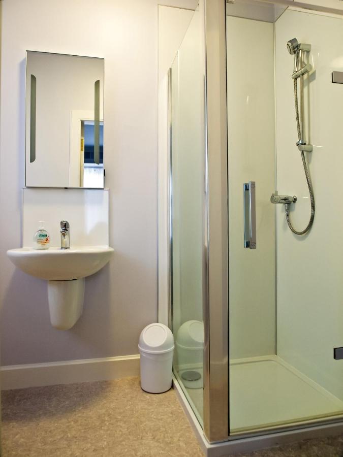 Adam Guest House Perth Bagian luar foto